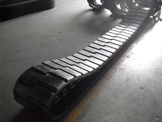 470x152.4x56 মসৃণ বা খোদাই করা প্যাটার্ন PF6110 রাবার ট্র্যাক 52 লিঙ্ক সহ অ্যাসফাল্ট প্যাভারের অংশ