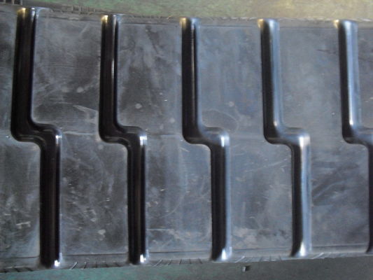 470x152.4x56 মসৃণ বা খোদাই করা প্যাটার্ন PF6110 রাবার ট্র্যাক 52 লিঙ্ক সহ অ্যাসফাল্ট প্যাভারের অংশ