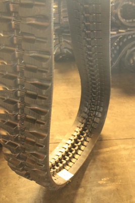 250mm চওড়া এক্সকাভেটর রাবার ট্র্যাক এক্সক্যাভেটর খুচরা যন্ত্রাংশ কম শব্দ