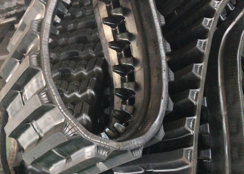 Komatsu CD23 এর জন্য 90mm পিচ হার্ভেস্টার রাবার ট্র্যাক 320mm চওড়া